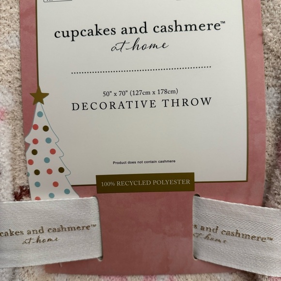 NWT Cupcakes and Cashmere Pink White Viral Snowman Throw Christmas - Picture 7 of 8
